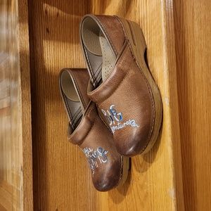 Women's Dansko Leather Clogs w/ Embroidery Shoes, Size 37